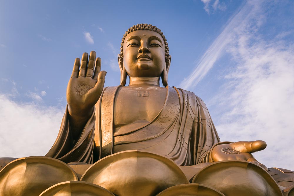 Sitting golden buddha statue